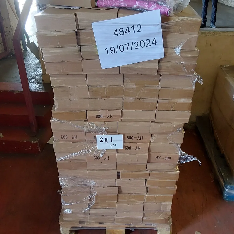 PALLET TO CONTAIN APPROX 241 BOXED SIXSUN HULA FITNESS HOOPS