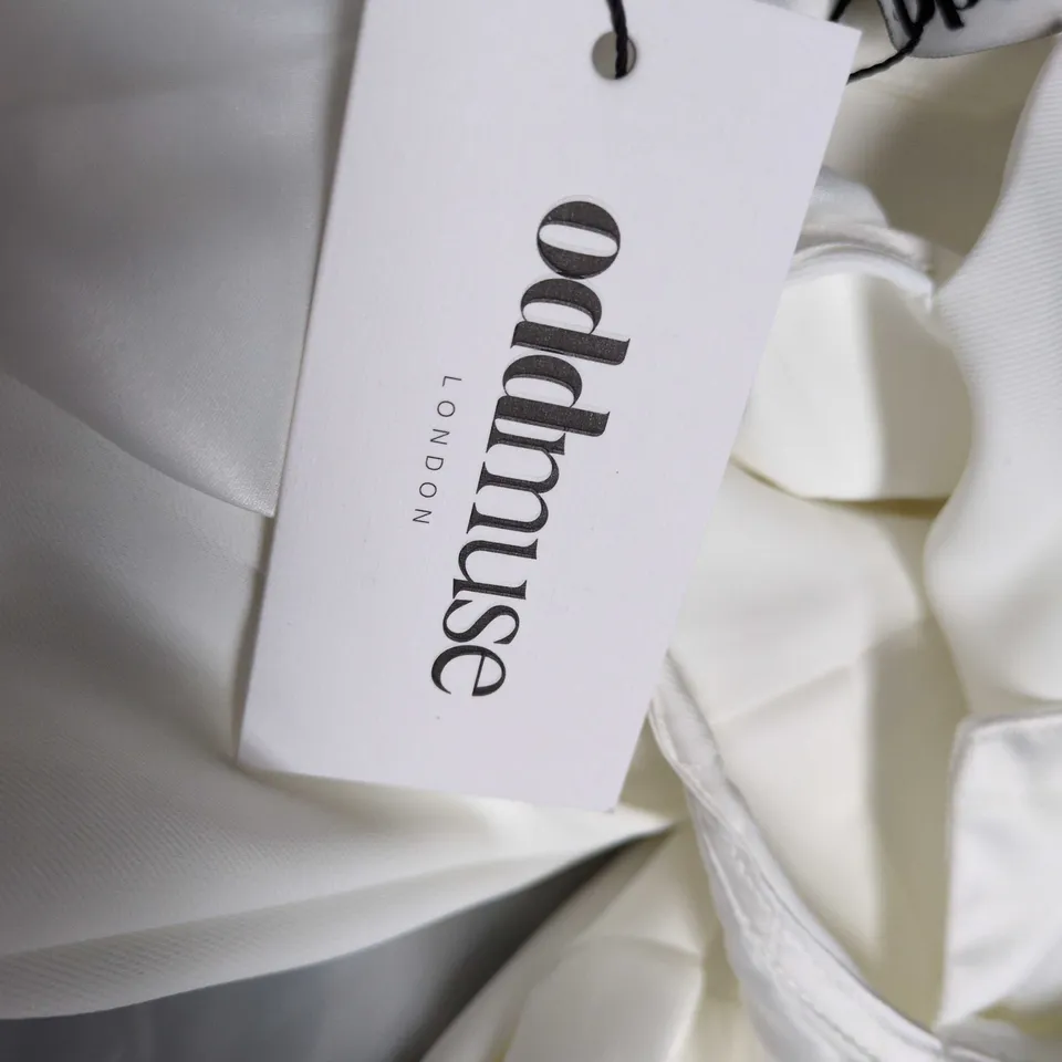 THE ULTIMATE MUSE LONDON WHITE SATIN SQUARE-NECK SLIP DRESS – SIZE M