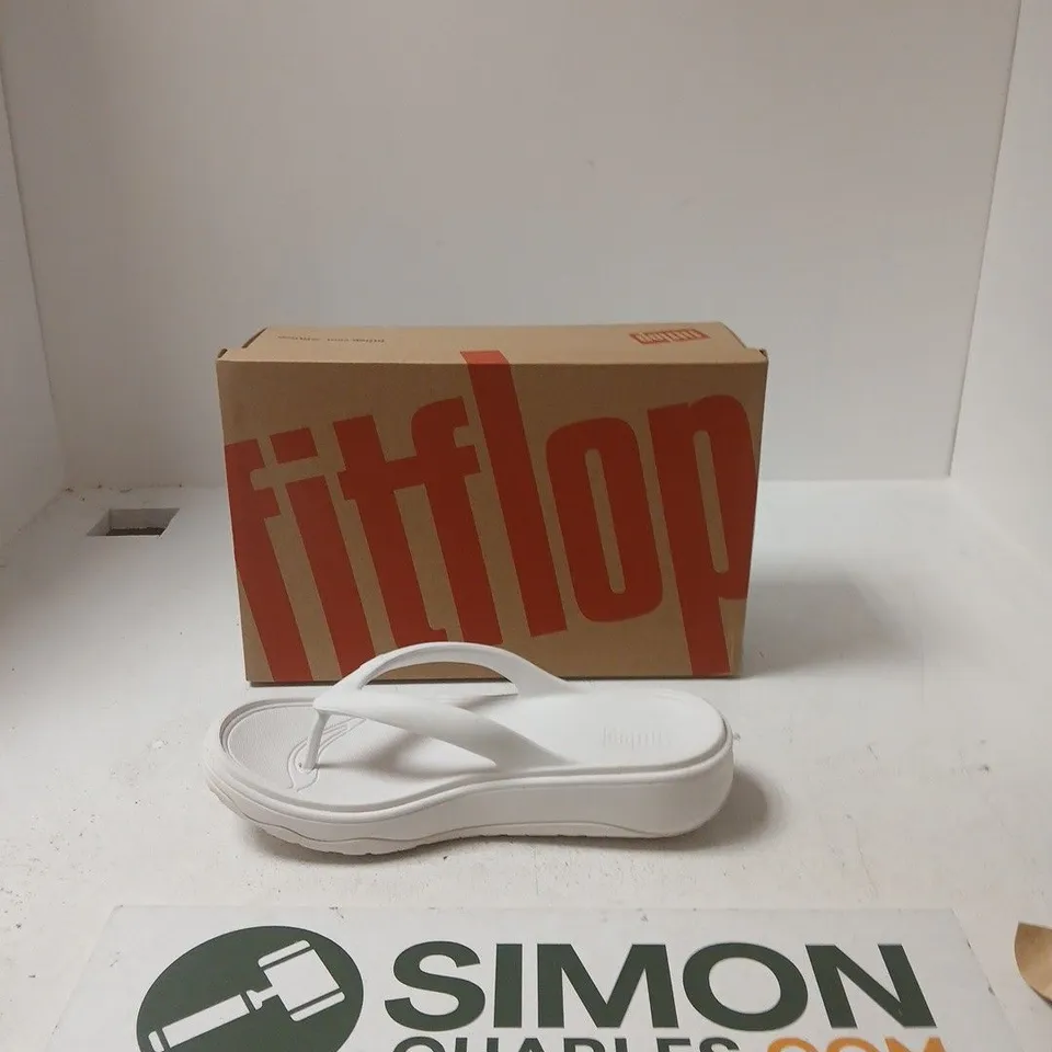 FITFLOP RELIEFF RECOVERY TOE-POST SANDALS – URBAN WHITE, UK 8 (EU 42, US 10)