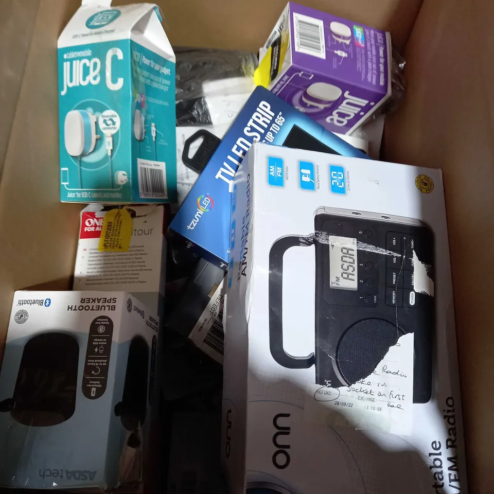 LOT OF APPROXIMATELY 20 ASSORTED ELECTRICAL ITEMS TO INCLUDE ONE FOR ALL , TZUMI  , ONN ECT