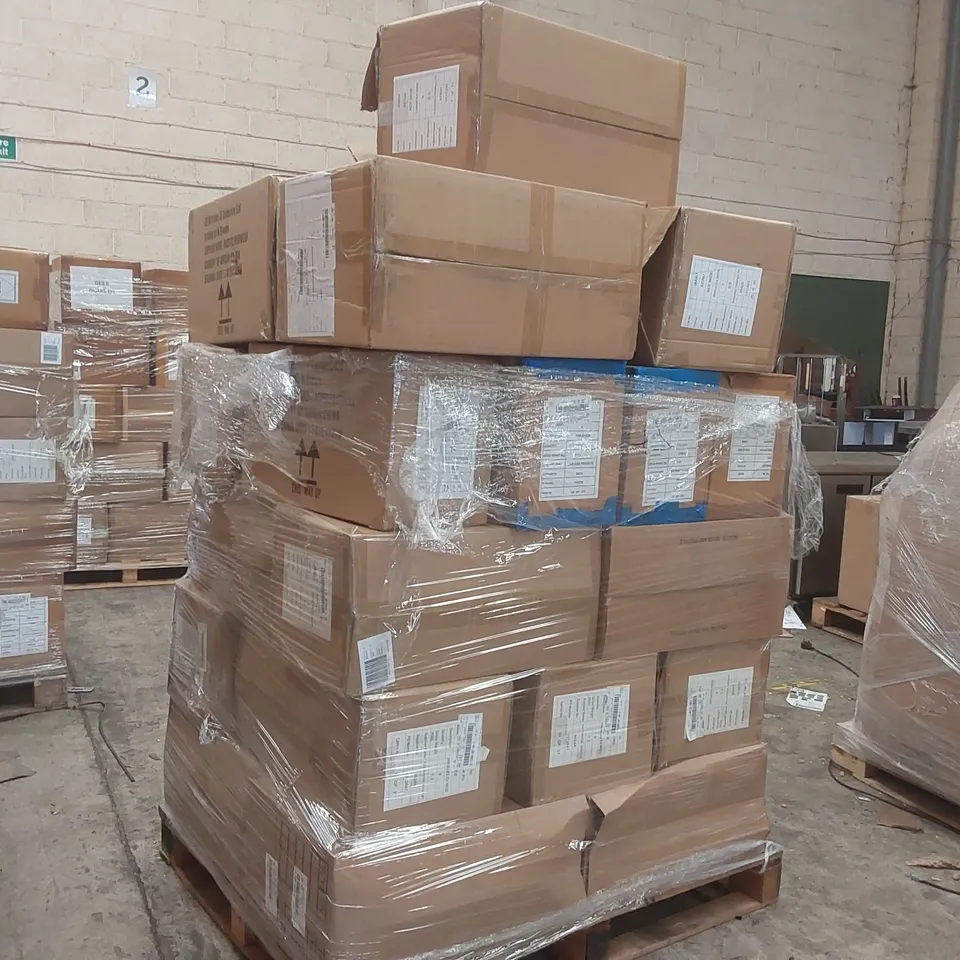 PALLET CONTAINING APPROXIMATELY 200x BRAND NEW ASSORTED DESIGNER CLOTHING ITEMS INCLUDING: SIMPLY BE SANDALS, JD WILLIAMS SHOES, JOANNA HOPE METALIC TROUSERS ECT