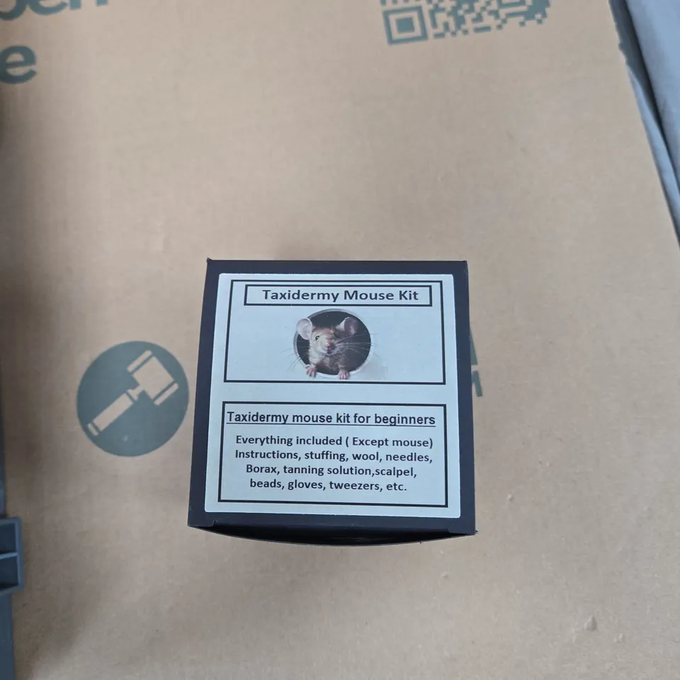 TOTE OF APPROXIMATELY 15 ASSORTED ITEMS TO INCLUDE: TAXIDERMY MOUSE KIT