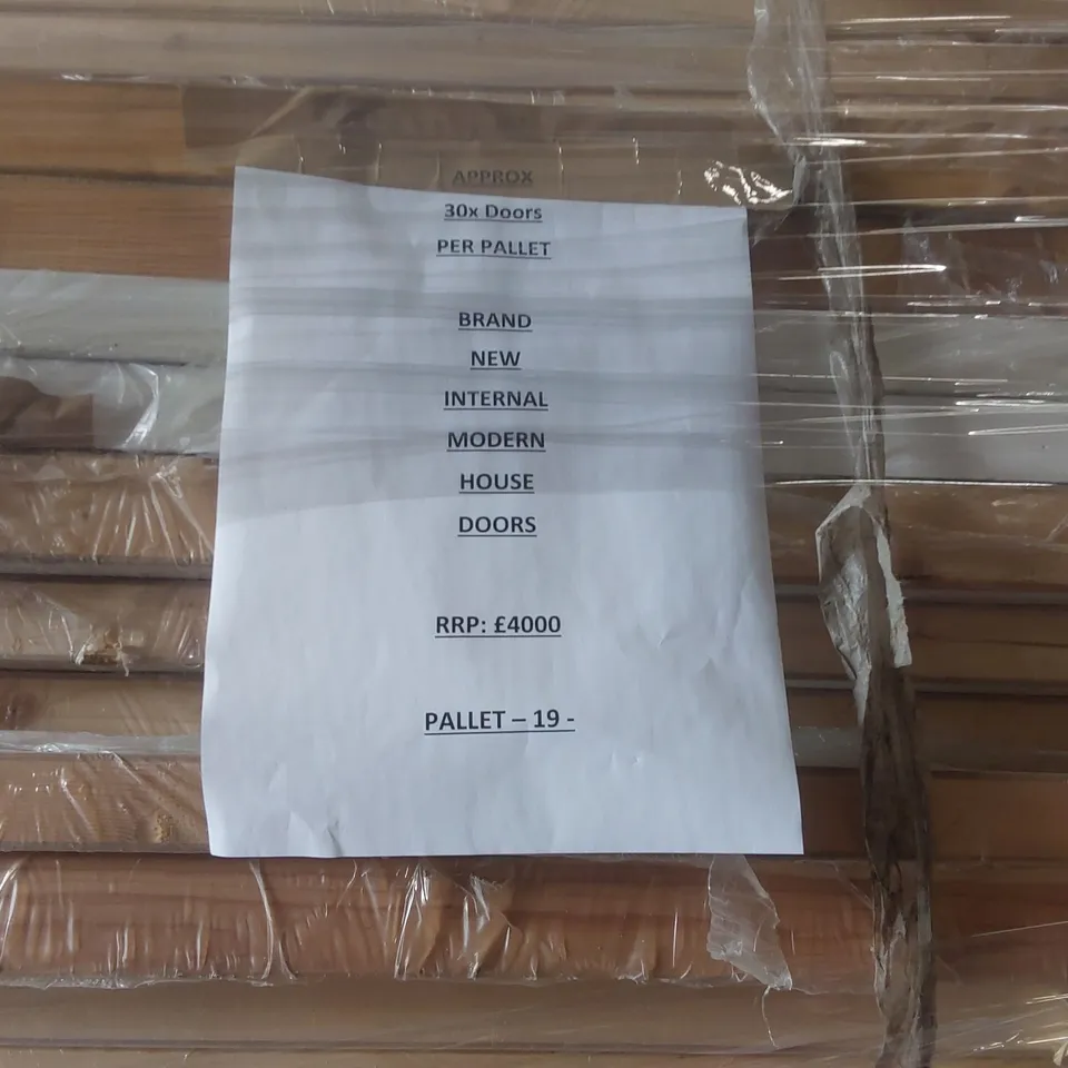 PALLET CONTAINING A VERY LARGE QUANTITY OF ASSORTED DOORS