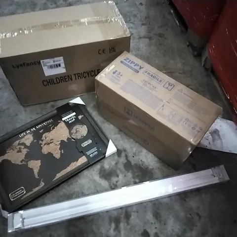 PALLET OF HOUSEHOLD ITEMS TO INCLUDE BLINDS, CHILDREN'S TRICYCLE, ZIPPY 25 KEYS PIANO AND OTHER ASSORTED ITEMS...