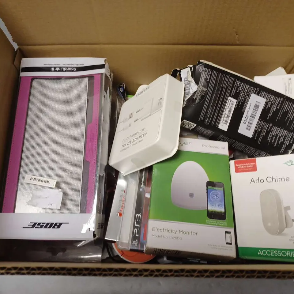 MEDIUM BOX OF ASSORTED ELECTRICAL ITEMS TOO INCLUDE GAMES , CHARGERS , PHONE SCREENS , ETC 