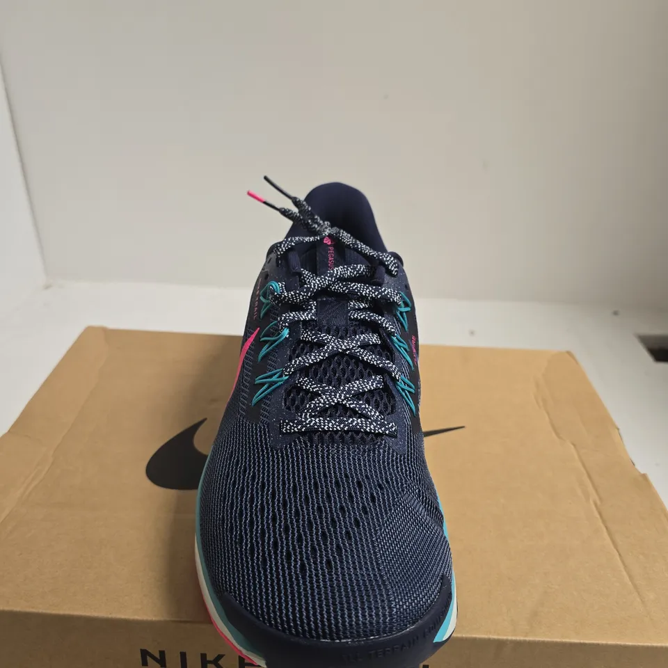 BOXED PAIR OF NIKE REACT PEGASUS TRAIL 5 –  – MEN'S - UK 9.5