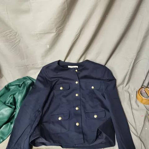BOX OF APPROXIMATELY 15 ASSORTED CLOTHING ITEMS TO INCLUDE: BLUE JACKET AND GREEN JACKET