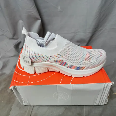 URBAN JACKS WHITE KNIT RUNNING SHOES – BOXED UK SIZE 5