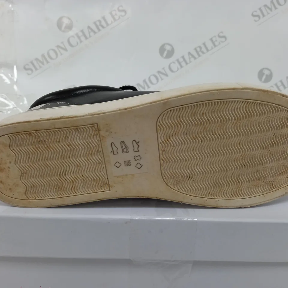 BEU DE JIFI BLACK TRAINERS WITH WHITE PLATFORM - SIZE 5 