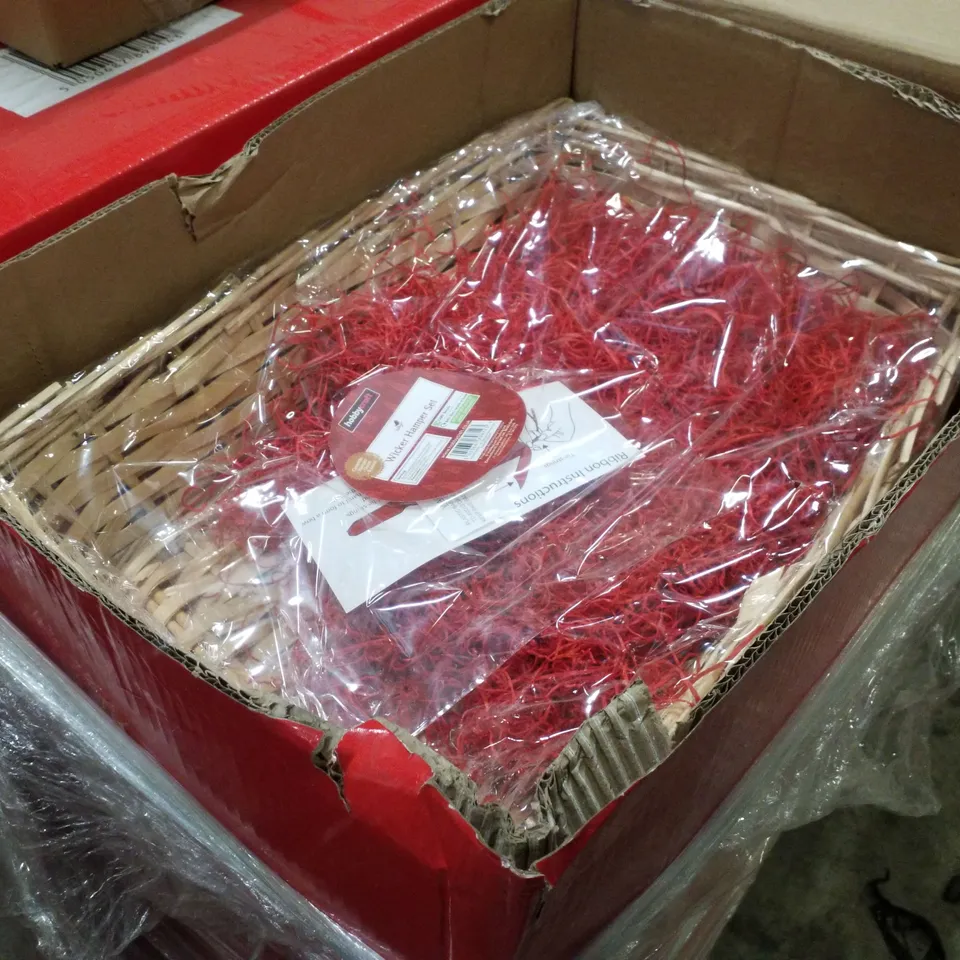 PALLET CONTAINING ASSORTED CHRISTMAS  DECORATIONS INCLUDING WICKER HAMPER SETS, CHRISTMAS STORAGE BOXES, GARLANDS & FAT QUARTER