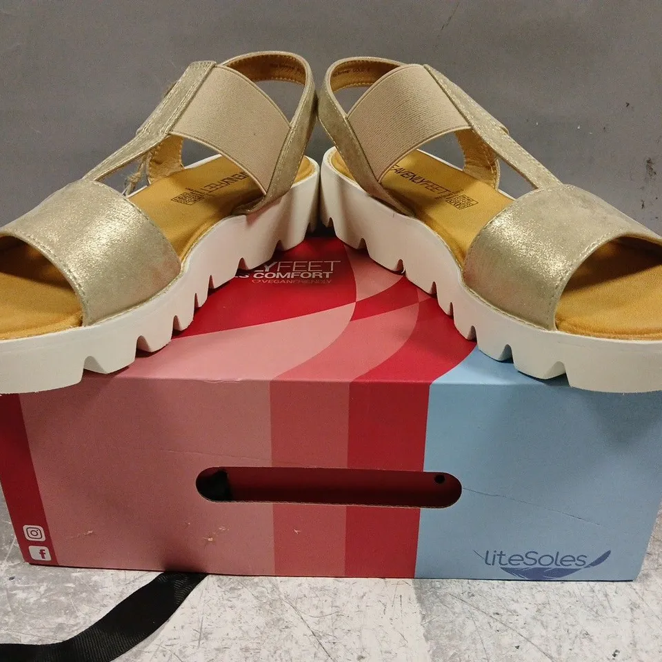 BOXED PAIR OF HEAVENLY FEET OPEN TOE SANDALS IN GOLD SHIMMER SIZE UK 8