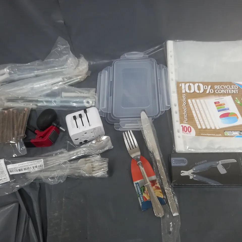 BOX OF APPROXIMATELY 8 ASSORTED ITEMS TO INCLUDE - TIGER FILES, CUTLERY, AND FOLDABLE KNIFE ETC.