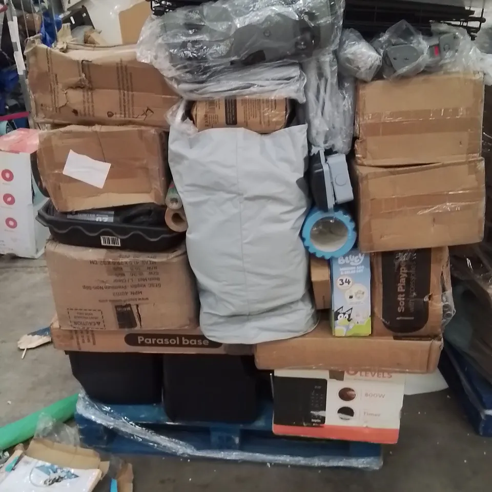 PALLET CONTAINING VARIOUS ELECTRICAL ITEMS AND HOUSEHOLD PRODUCTS TO INCLUDE ; AIR FRYER,DOSE CAGE,PARASOL BASE