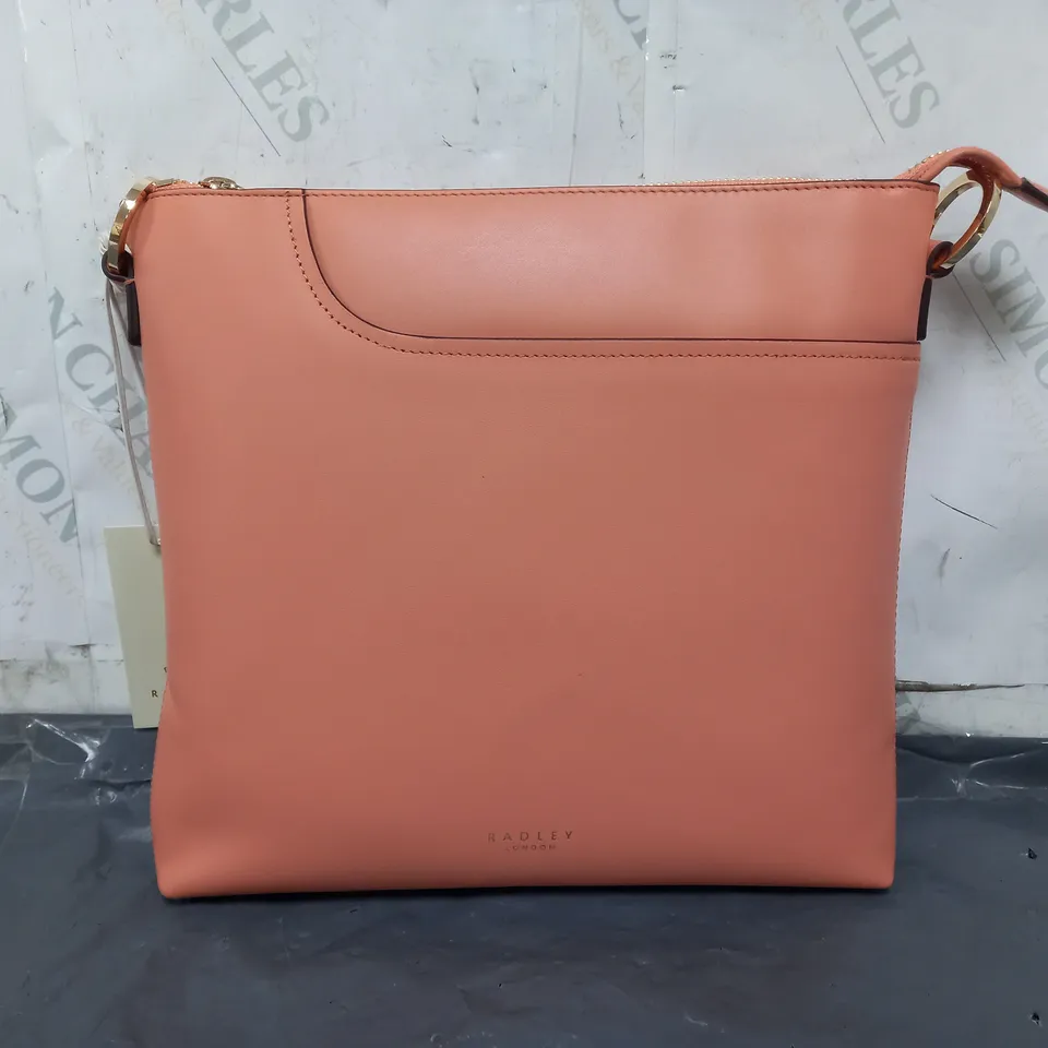RADLEY LONDON CROSSBODY BAG IN CORAL