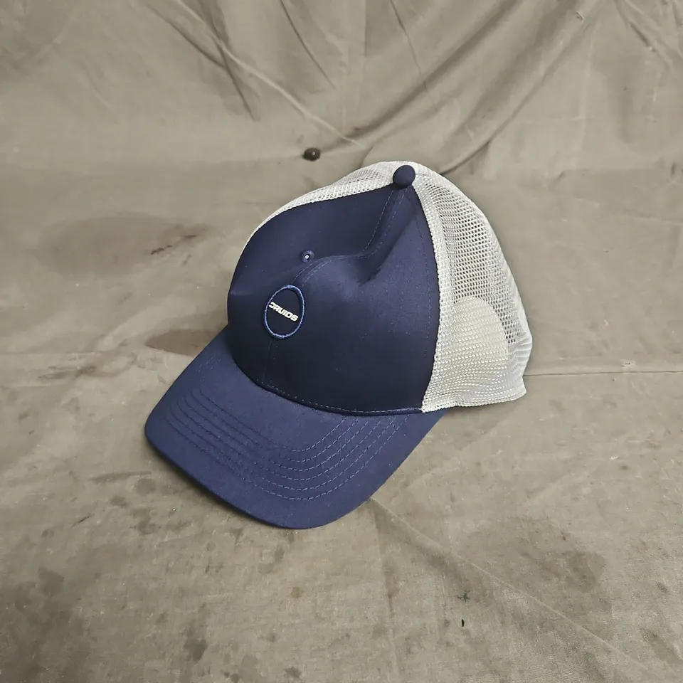 DRUIDS PLAYERS D BADGE ADJUSTABLE CAP IN NAVY/WHITE