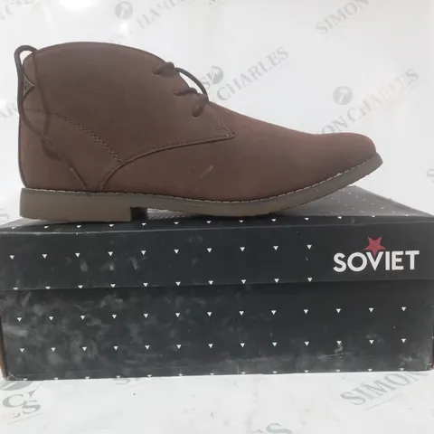 BOXED PAIR OF SOVIET DESERT SHOES IN BROWN UK SIZE 8.5