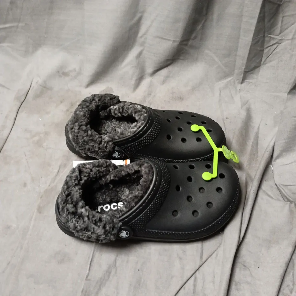 CROCS BLACK FAUX-FUR LINED CLOGS WITH TAG SIZE M5 W6 UNBOXED