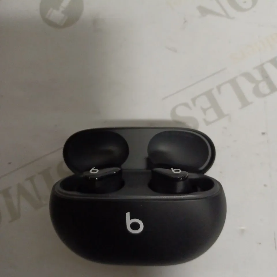 BEATS EARBUDS BLACK