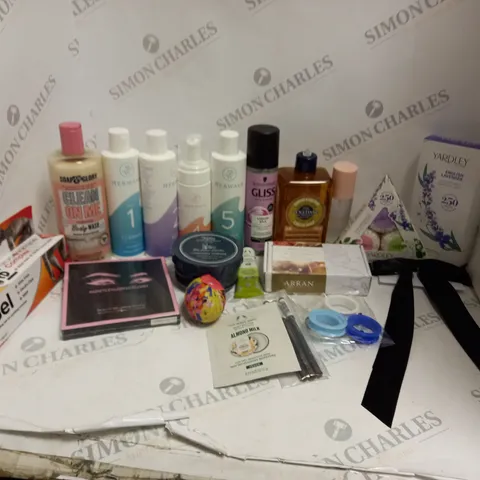 BOX OF ASSORTED COSMETICS TO INCLUDE MERWAVE, THE BODY SHOP, YARDLEY ETC