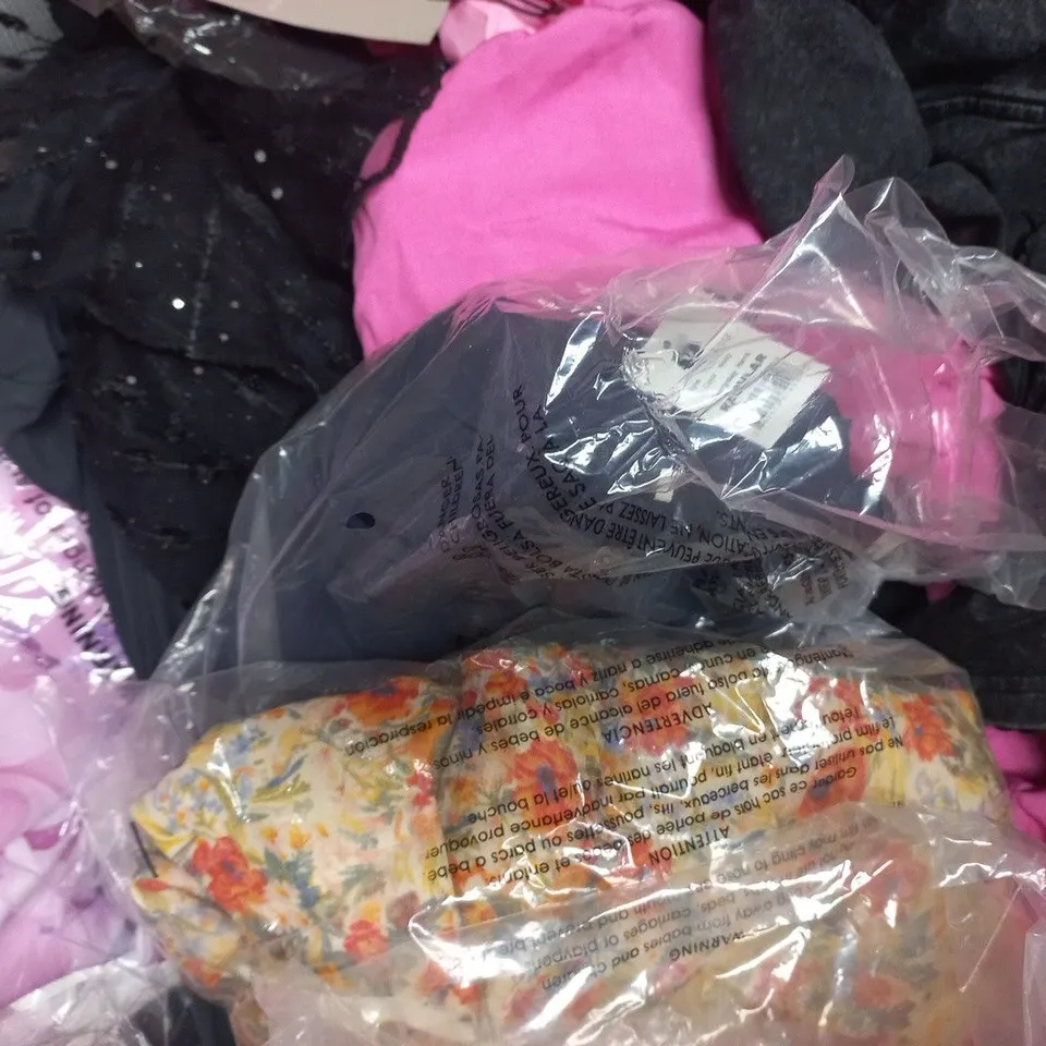APPROXIMATELY 20 ASSORTED CLOTHING AND FASHION PRODUCTS IN VARIOUS STYLES AND SIZES - COLLECTION ONLY