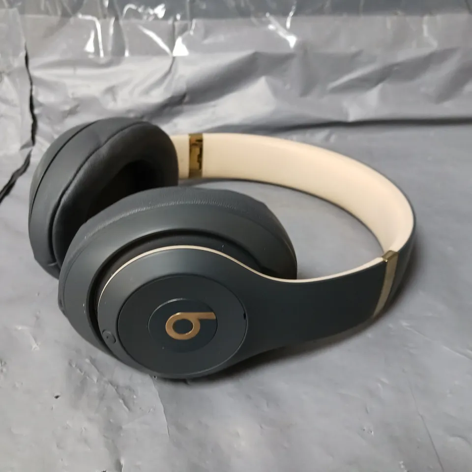 BOXED BEATS STUDIO3 WIRELESS HEADPHONES