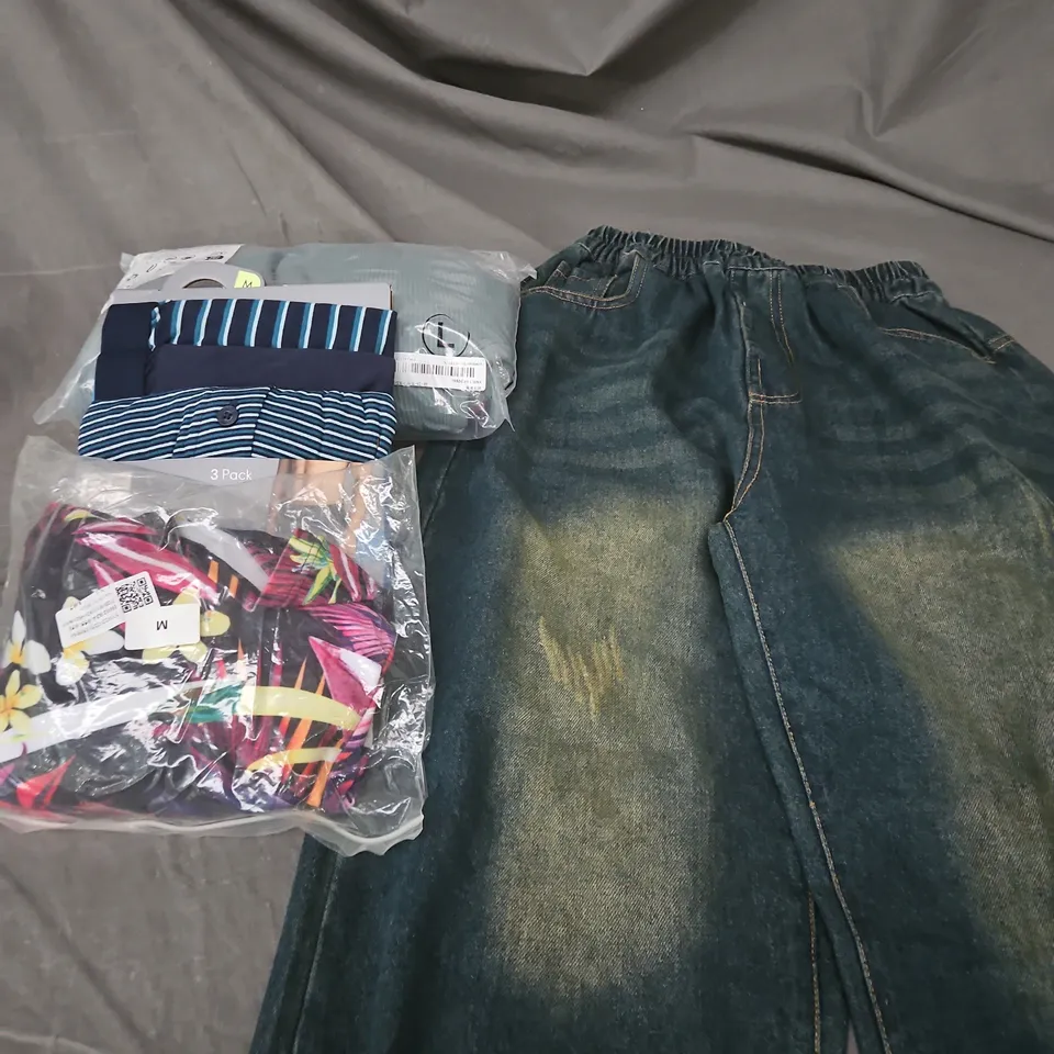 APPROXIMATELY 25 ASSORTED CLOTHING PRODUCTS IN VARIOUS STYLES & SIZES TO INCLUDE JEANS, DRESSES, T-SHIRTS ETC 
