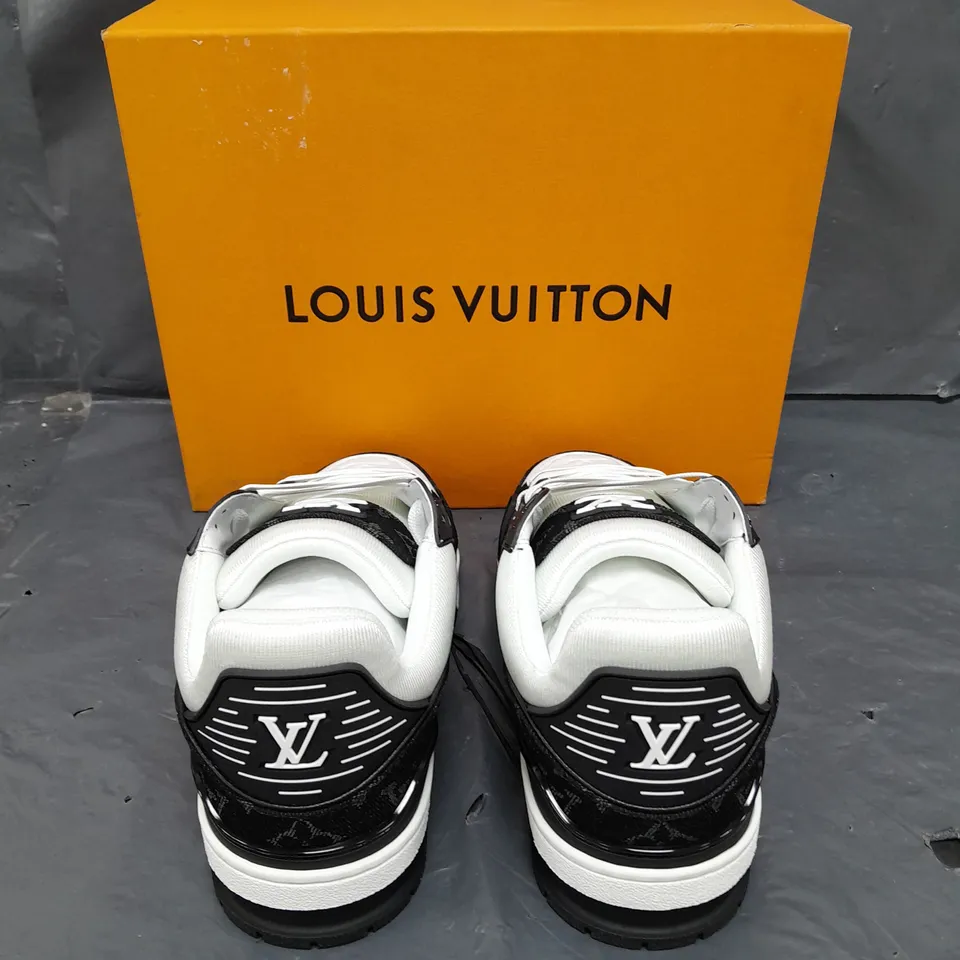 BOXED PAIR OF LOUIS VUITON TRAINER SNEAKERS BLACK/WHITE - 7/41 