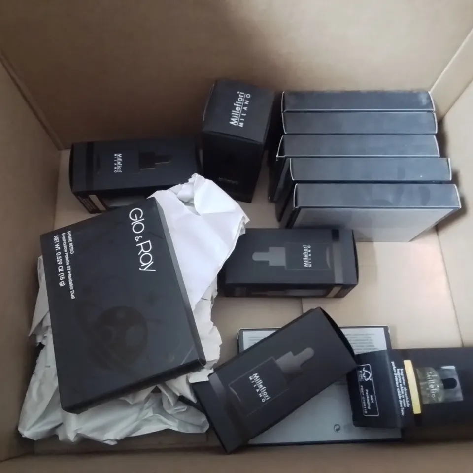 LOT OF APPROXIMATELY 30 ASSORTED ITEMS TO INCLUDE PLANET PALEO SUPPLEMENT, AROMABOMBS, ELECTRICAL THROW AND PARTY SCANNERS