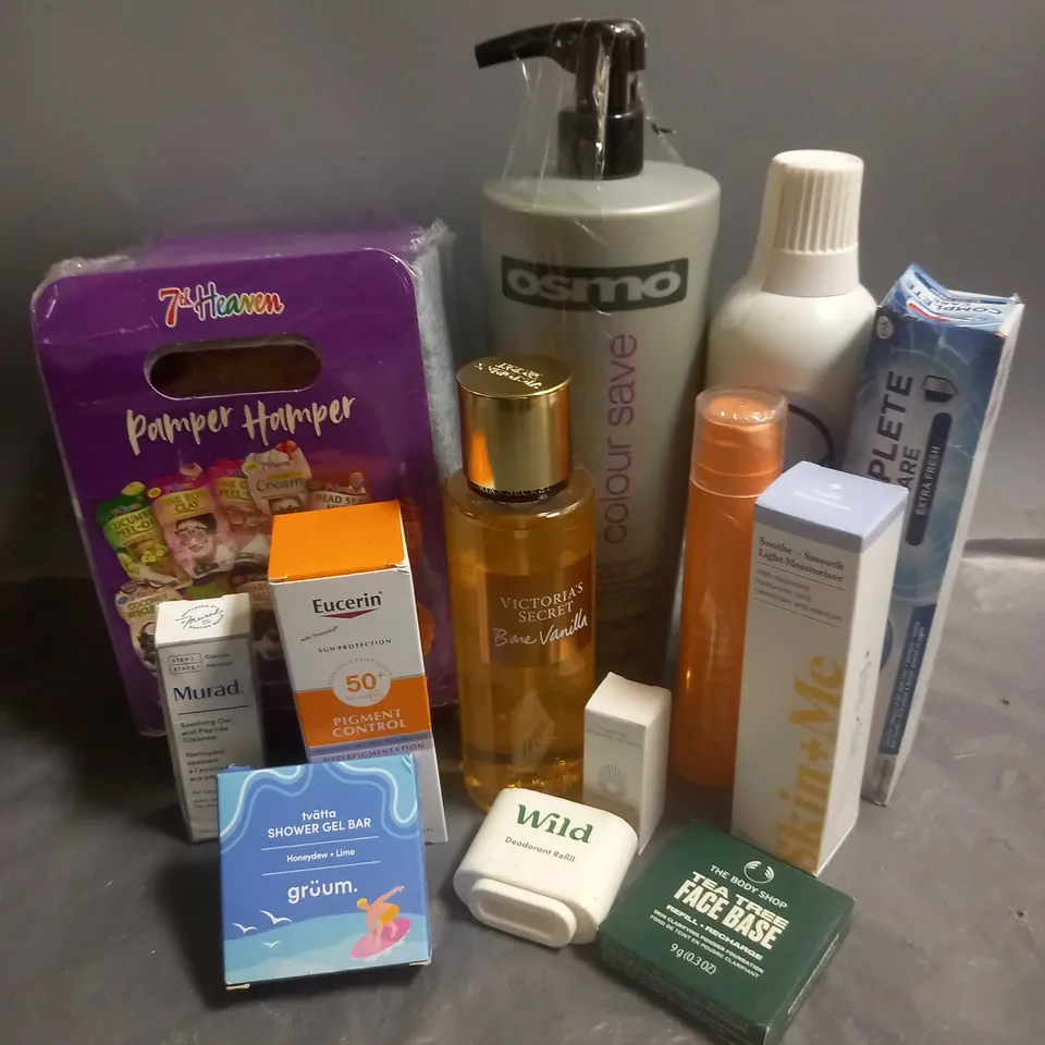 APPROXIMATELY 15 ASSORTED COSMETIC PRODUCTS TO INCLUDE - SKIN + ME LIGHT MOISTURIZER - HISMILE PEACH ICED TEA TOOTHPASTE - OSMO COLOUR PROTECT CONDITIONER - ETC. . 