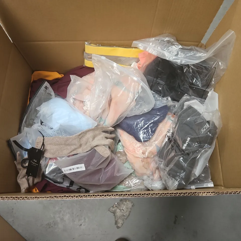 LARGE QUANTITY OF ASSORTED CLOTHING ITEMS TO INCLUDE LNDR, ZARA AND SHEIN
