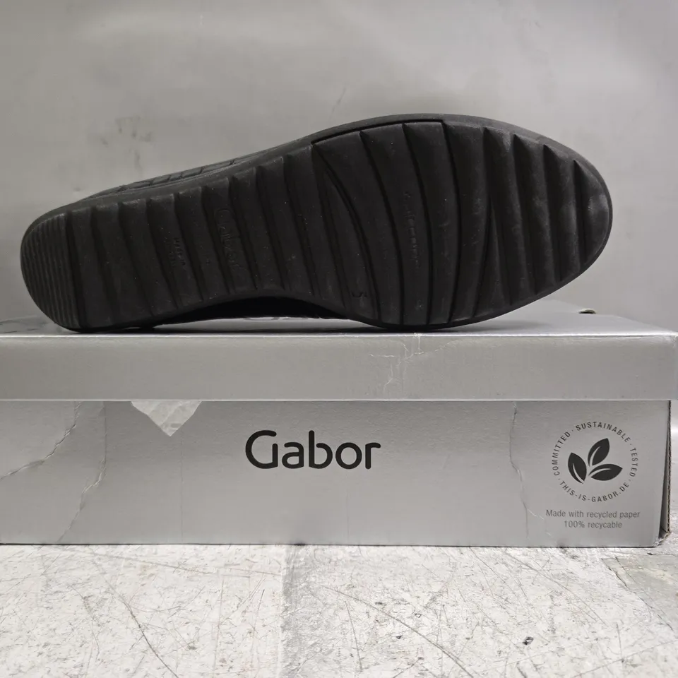 BOXED PAIR OF GABOR SLILP-ON SHOES IN NAVY CROZ SIZE UK 5