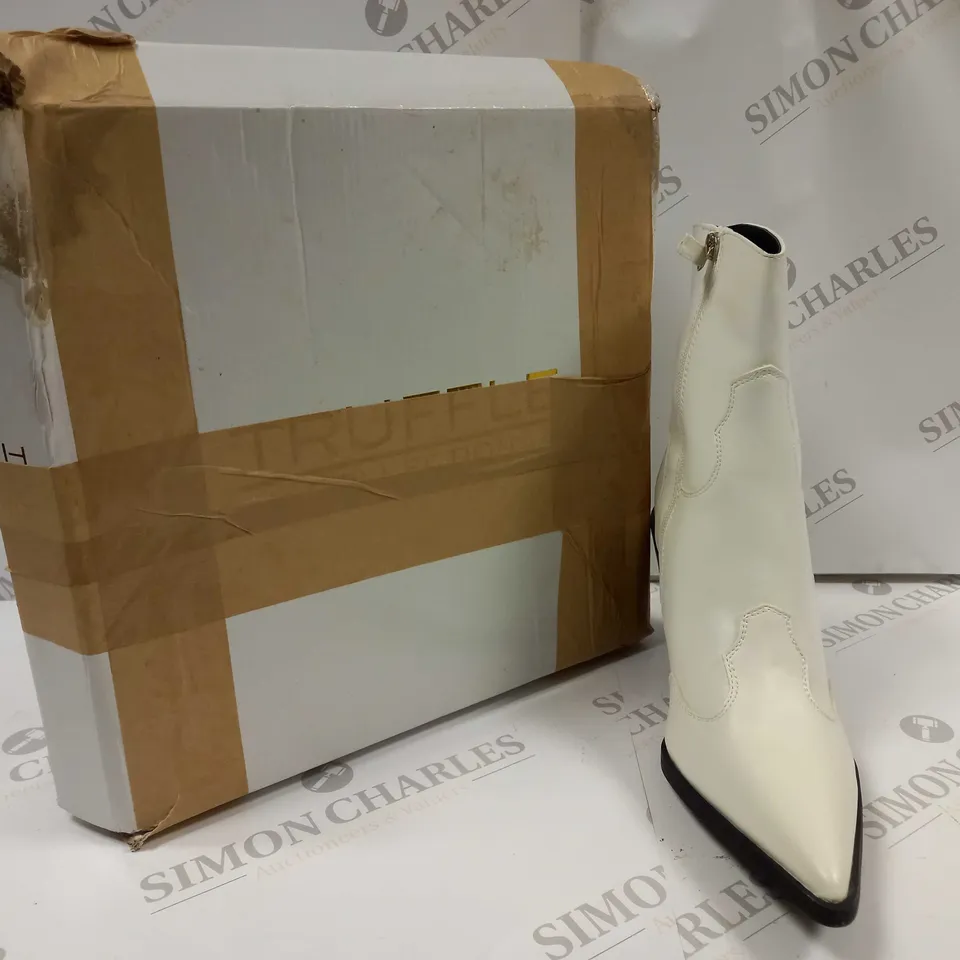 BOXED PAIR OF TRUFFLE COLLECTION WESTERN BOOTS UK SIZE 6  