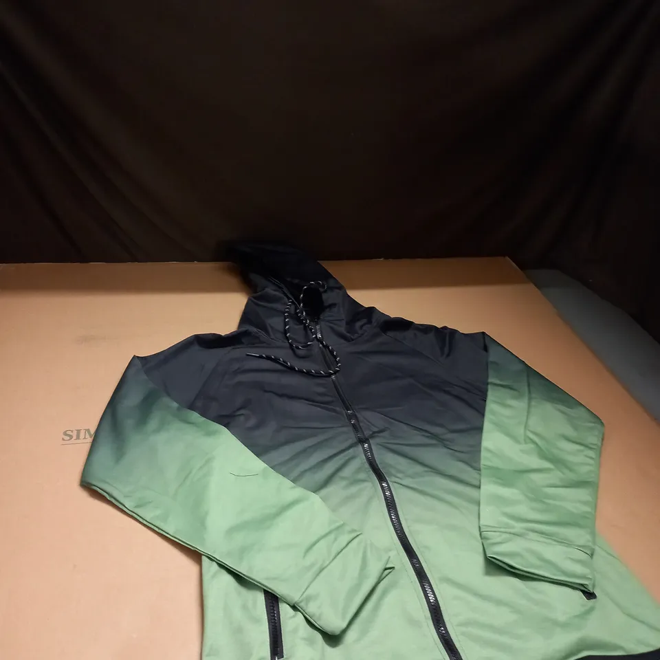 FITTED BLACK AND GREEN TRACKSUIT SIZE XXL