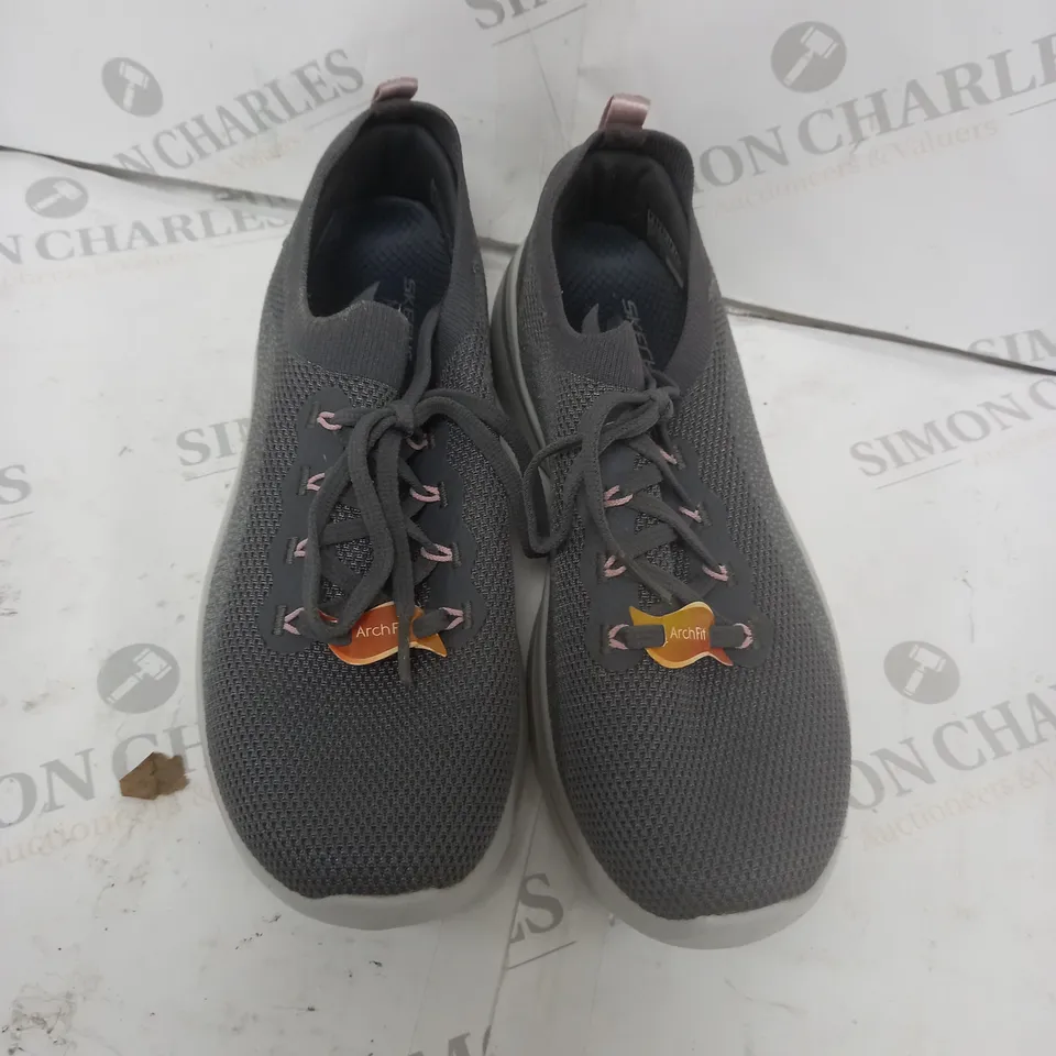 SKETCHERS TRAINERS GREY SIZE 6