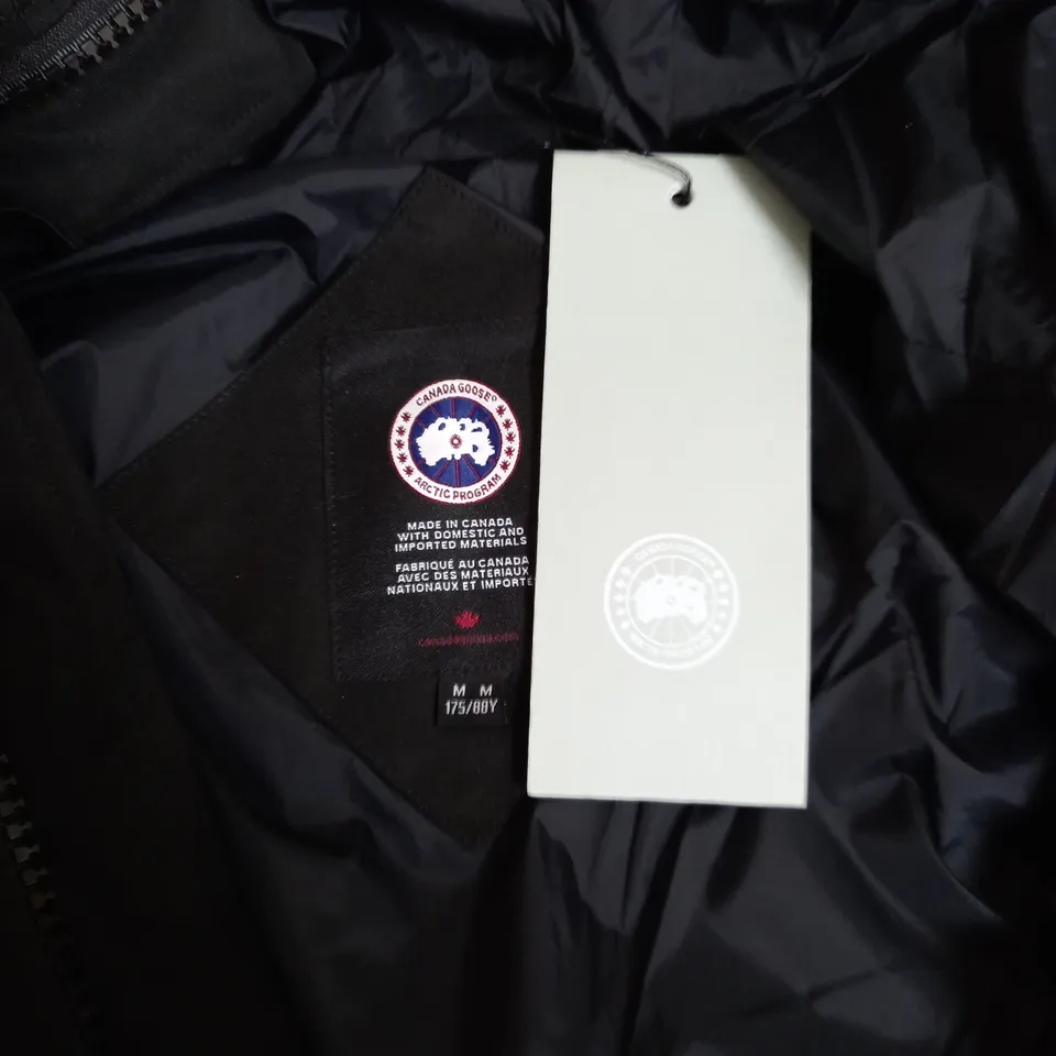 CANADA GOOSE PADDED COAT IN BLACK - M