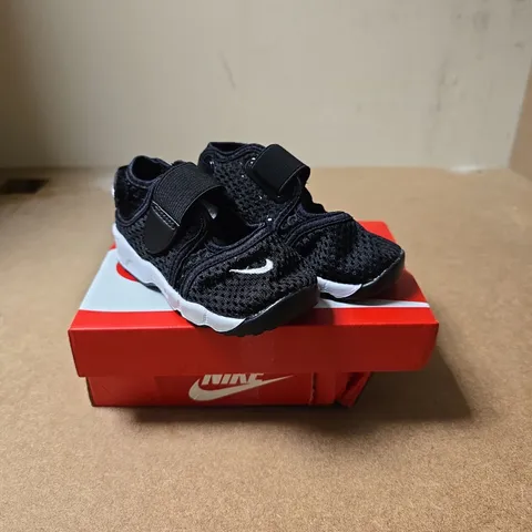 NIKE LITTLE RIFT TD BOYS TRAINERS – BLACK/WHITE, CHILDRENS 6.5