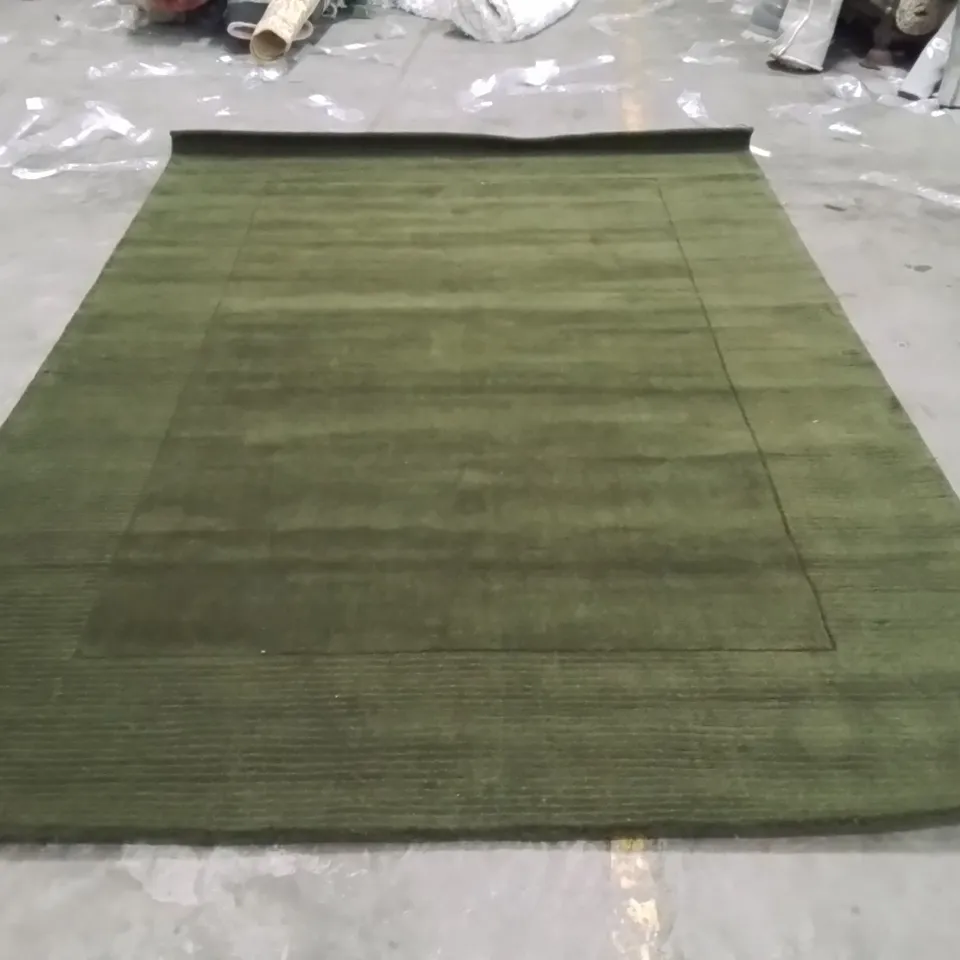 QUALITY DESIGNER AREA RUG - APPROXIMATELY 300X202