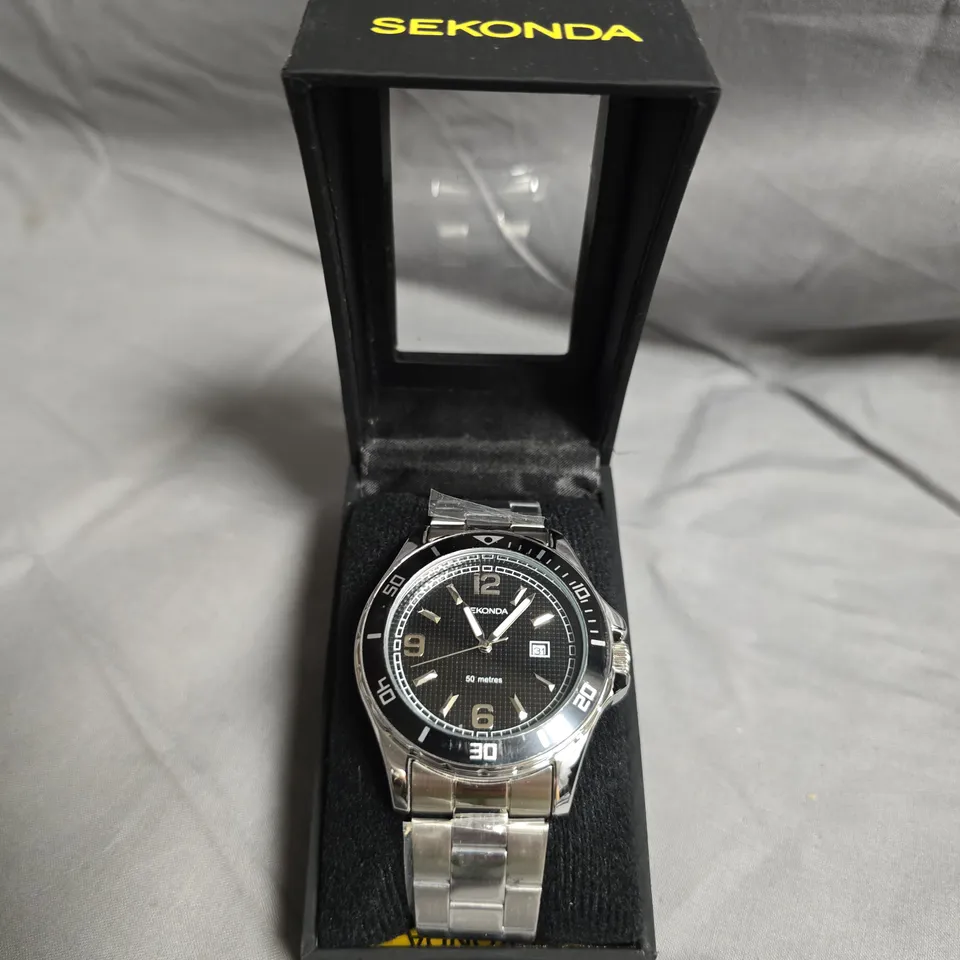 SEKONDA STAINLESS STEEL WRISTWATCH WITH DATE, 50M WATER RESISTANT – BOXED