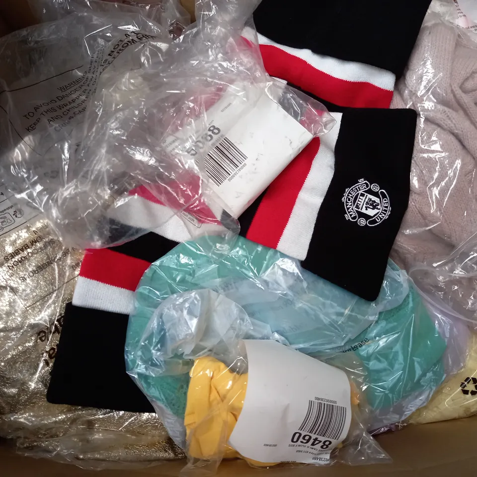 BOX OF APPROXIMATELY 25 ASSORTED CLOTHING ITEMS TO INCLUDE - BAG , SKIRT , HAT ETC