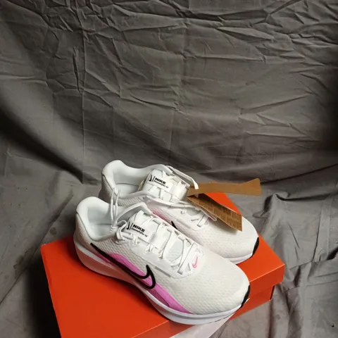 NIKE WOMENβS RUNNING SHOES β WHITE WITH PINK SWOOSH, BOXED WITH TAGS UK6