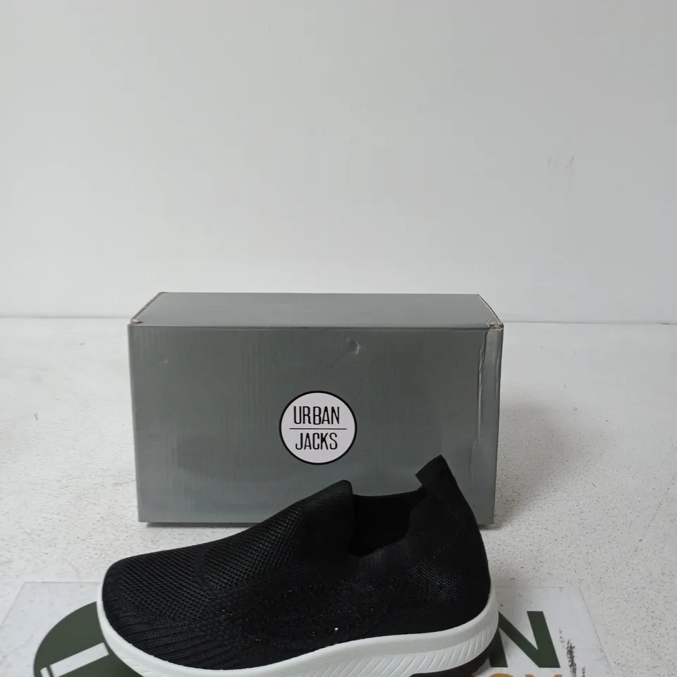 BOXED URBAN JACKS BLACK KNIT SLIP-ON TRAINERS – UK 5