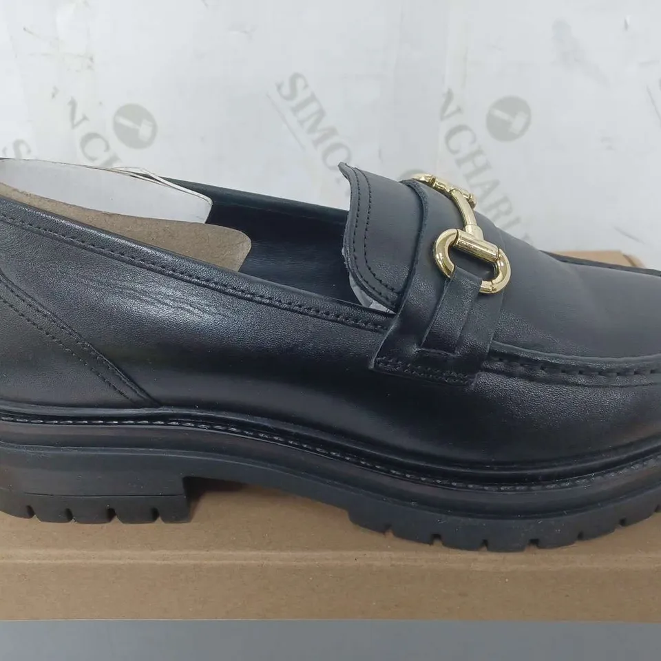 BOXED PAIR OF OUTLET DUNE GALLAGHER CHUNKY SNAFFLE TRIM LOAFERS IN BLACK - SIZE 8