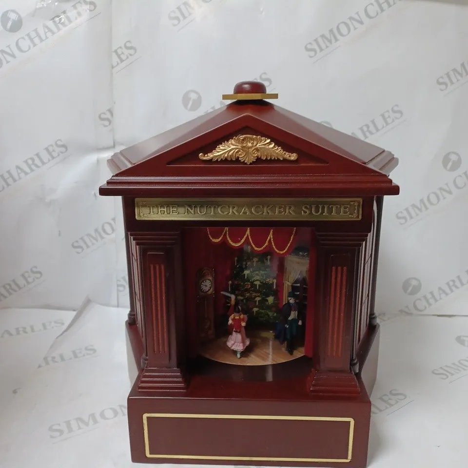 BOXED MR CHRISTMAS MUSICAL NUTCRACKER SUITE SCENE CHANGER