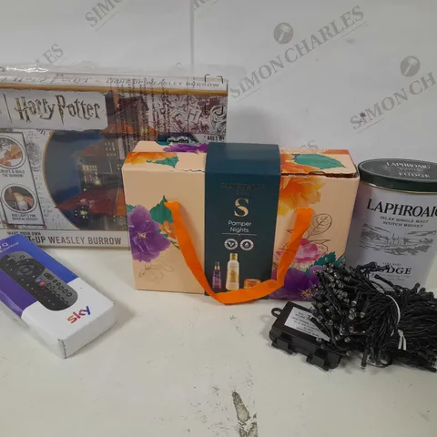 APPROXIMATELY 13 ASSORTED PRODUCTS TO INCLUDE; SET OF 3 CANDLES, LAPHROAIG SINGLE MALT SCOTCH WHISKY FLAVOUR FUDGE, SKY Q VOICE CONTROL, BATHTIME BLISS AND PAMPER NIGHT