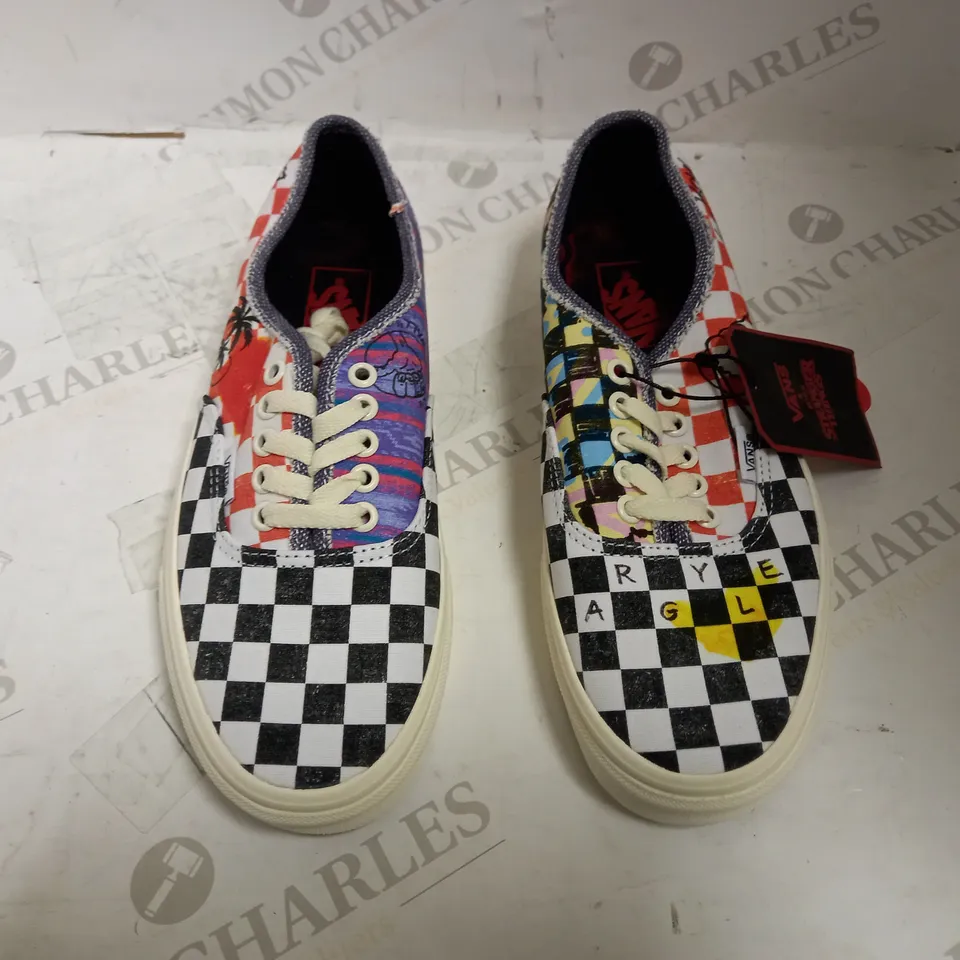 VANS / STRANGER THINGS SURFER BOY PIZZA LASED TRAINER MENS SIZE UK 6 