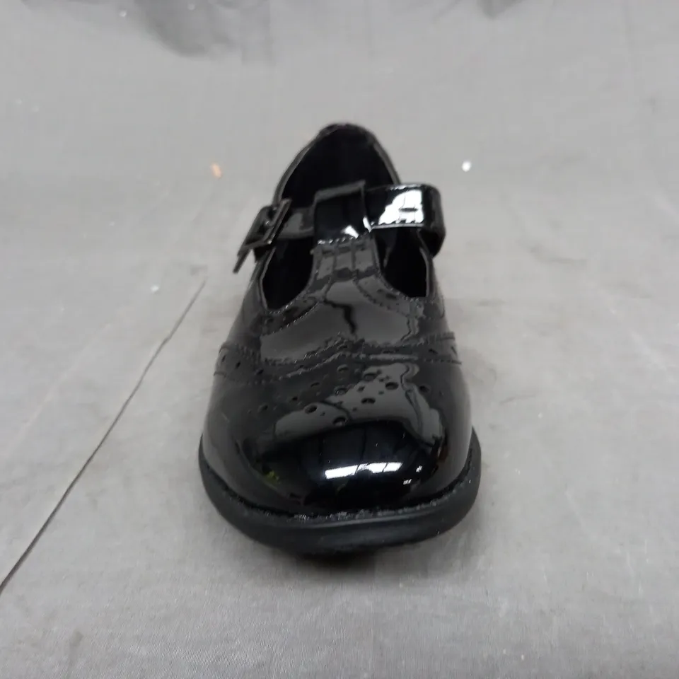 BOX OF APPROXIMATELY 10 LILLEY SHOES IN BLACK. - VARIOUS SIZES