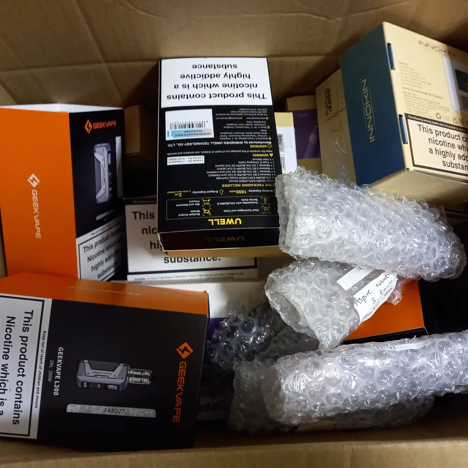 APPROXIMATELY 20 VAPES & E-CIGARETTES TO INCLUDE INNOKIN GOZEE, UWELL CALIBURN, GEEKVAPE L200, ETC
