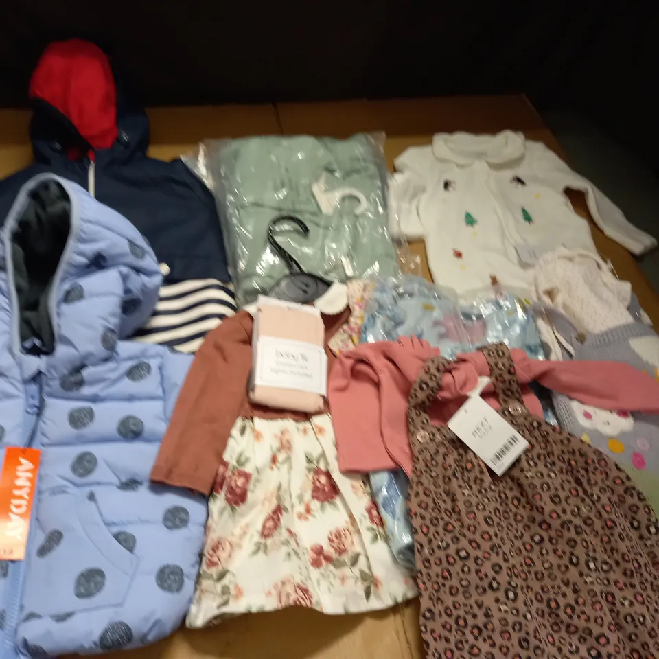 LOT OF ASSORTED YOUNG KIDS CLOTHING ITEMS 