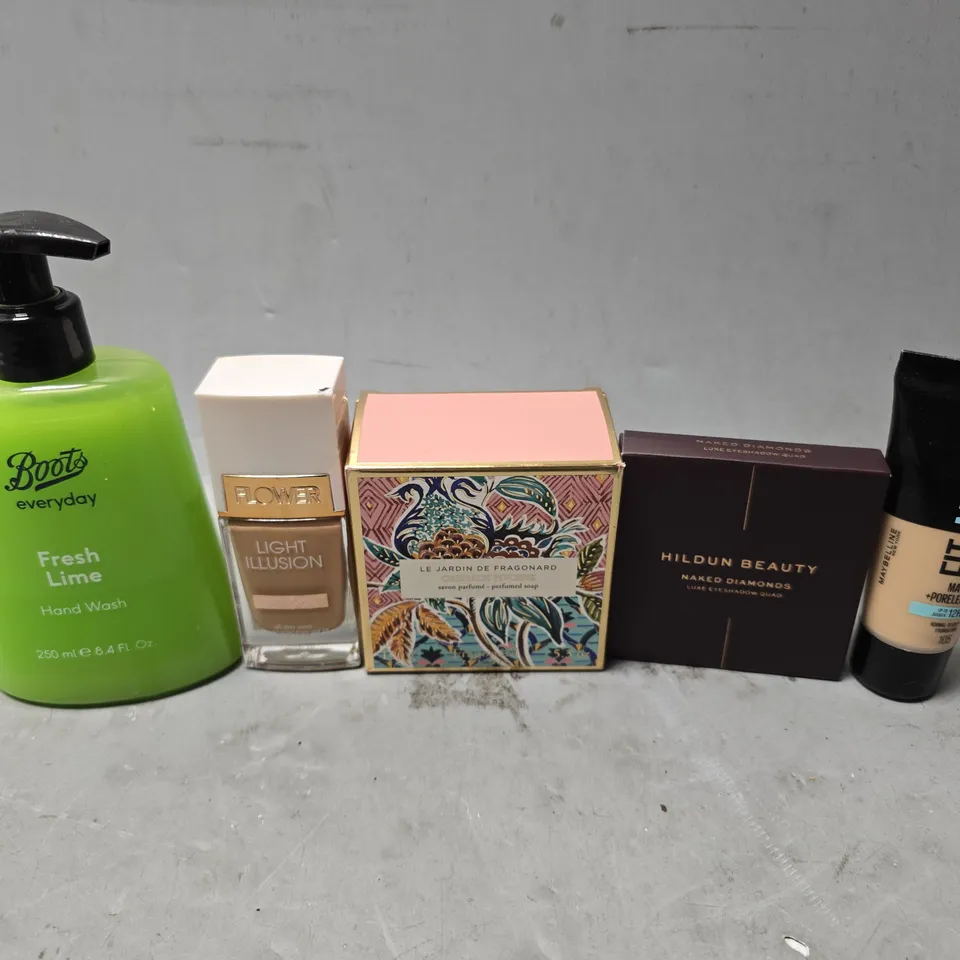 APPROXIMATELY 20 ASSORTED HEALTH & BEAUTY ITEMS TO INCLUDE - BOOTS FRESH LIME HAND WASH , HILDUN BEAUTY NAKED DIAMONDS EYESHADOW ETC