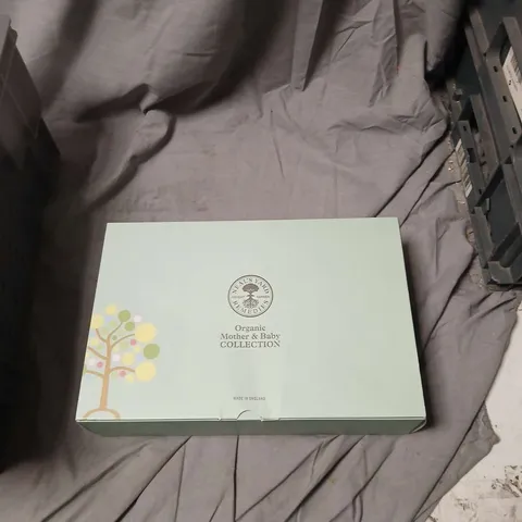 NEAL'S YARD REMEDIES ORGANIC MOTHER & BABY COLLECTION BOX SET